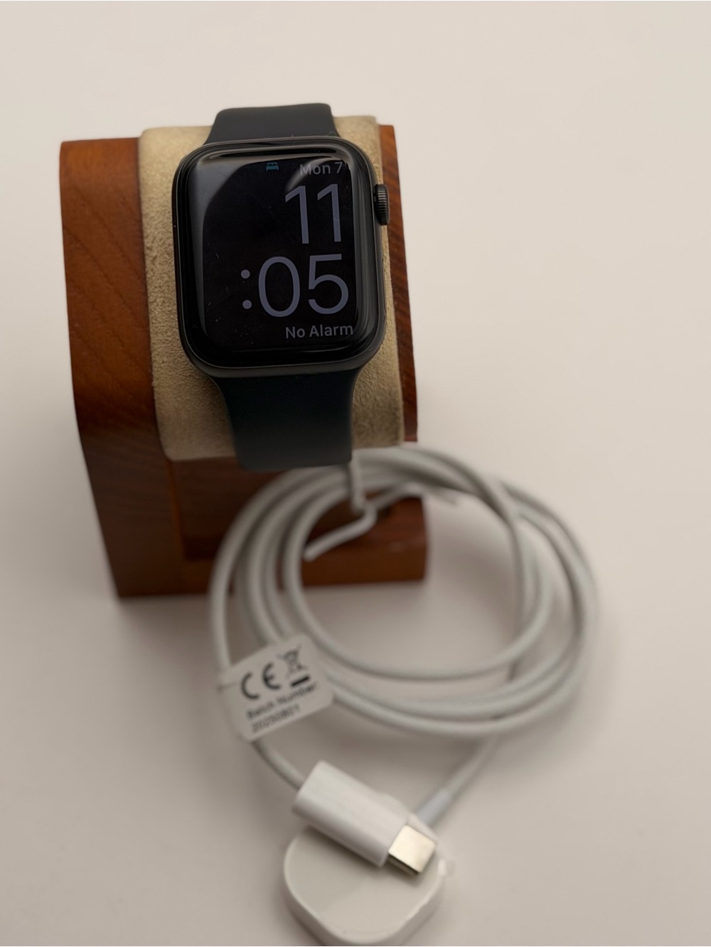 Apple Watch SE, Excellent Con, Black, Charger Included, 44mm, unlock, smartwatch